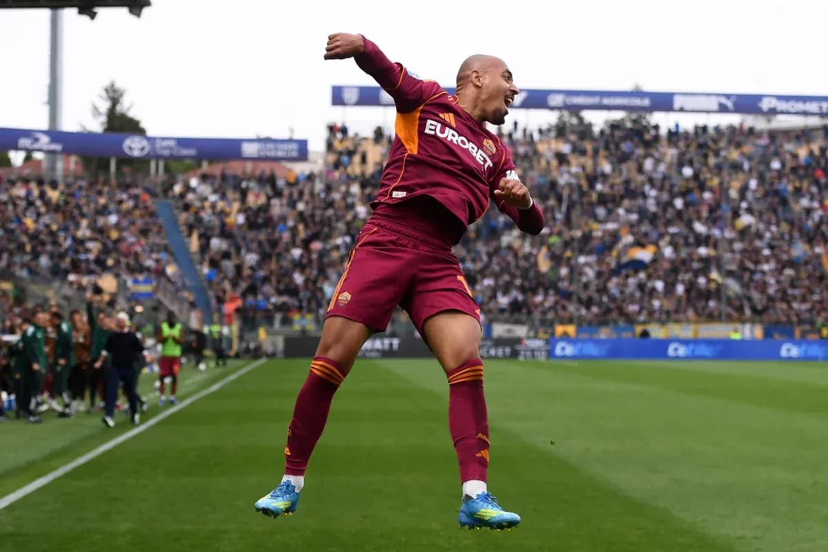Игрок AS Roma празднует гол на матче