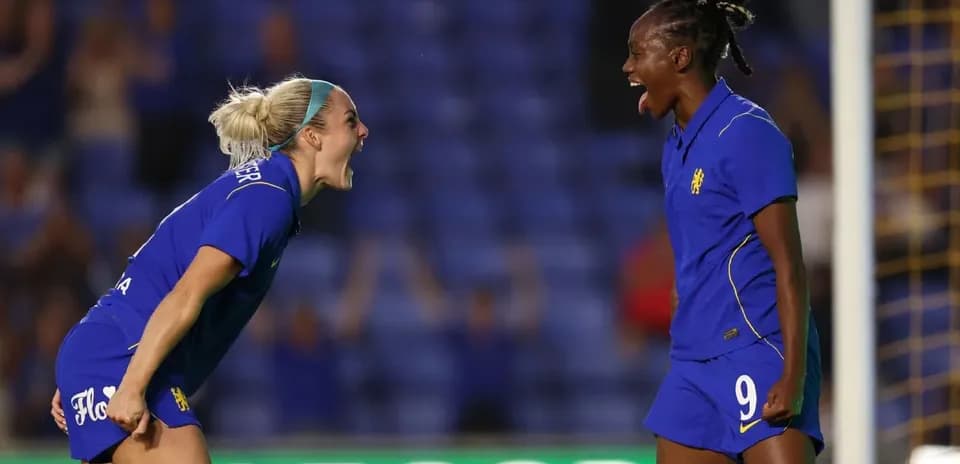 Игроки Chelsea празднуют забитый гол