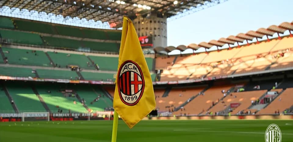 Флаг AC Milan на стадионе