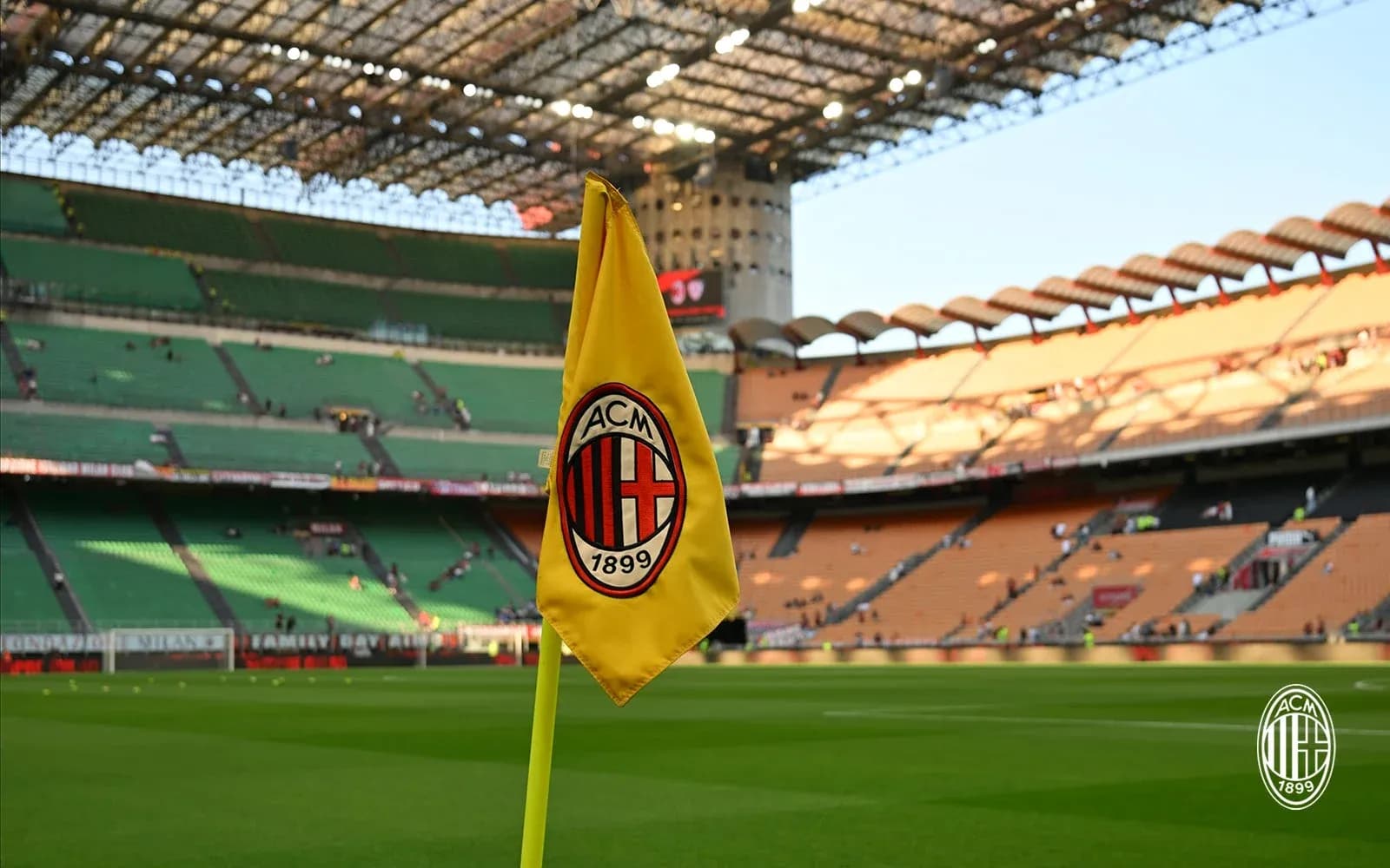 Флаг AC Milan на стадионе
