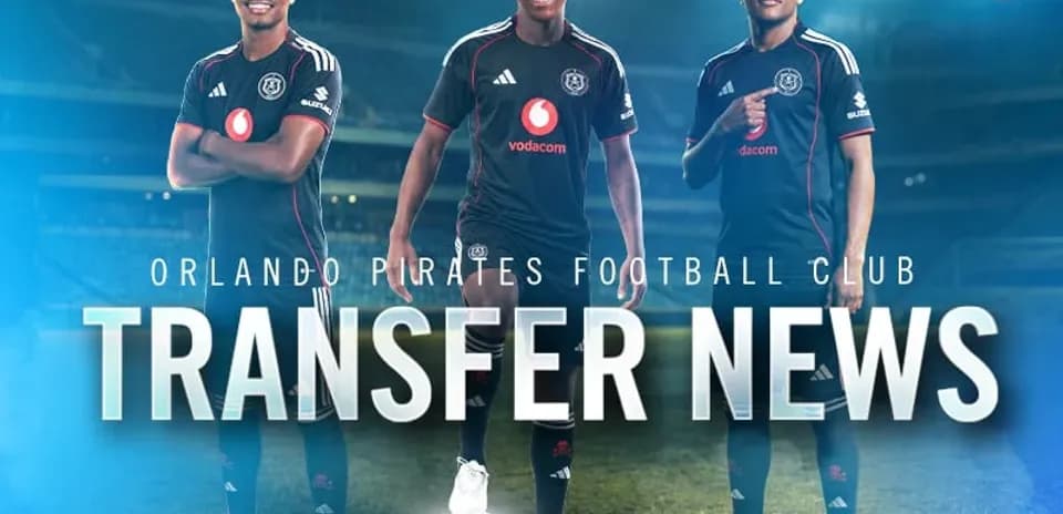 Игроки Orlando Pirates в черной форме с новостями о трансферах