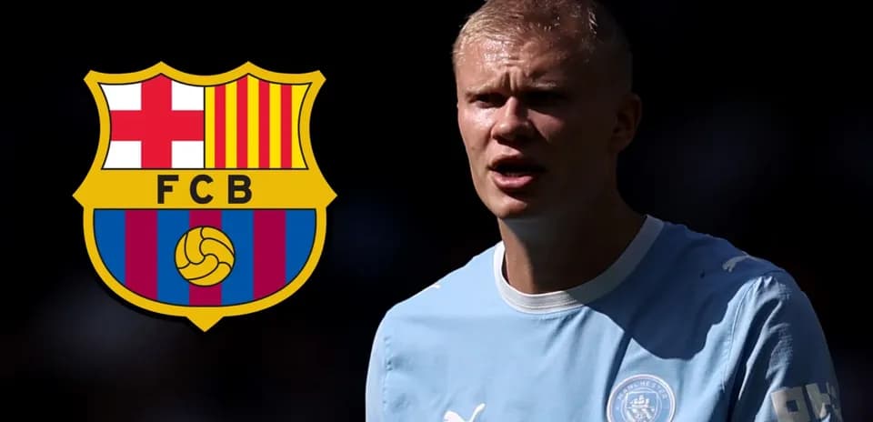 Игрок в форме Manchester City с логотипом Барселоны