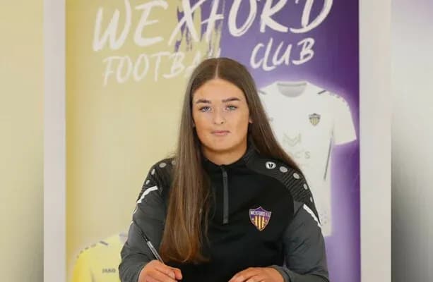 Игрок подписывает контракт с Wexford Football Club