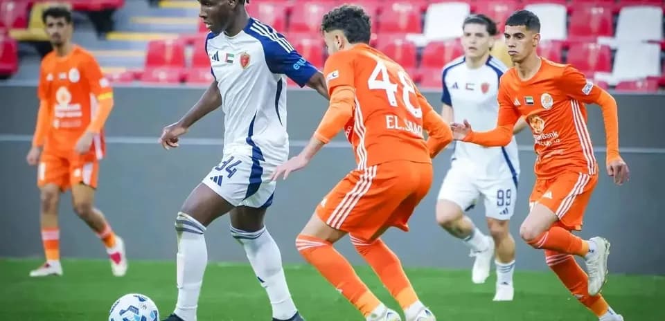 Игроки Al Bataeh U23 в матче против Shabab Al-Ahli