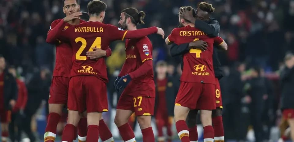 Игроки AS Roma отмечают победу