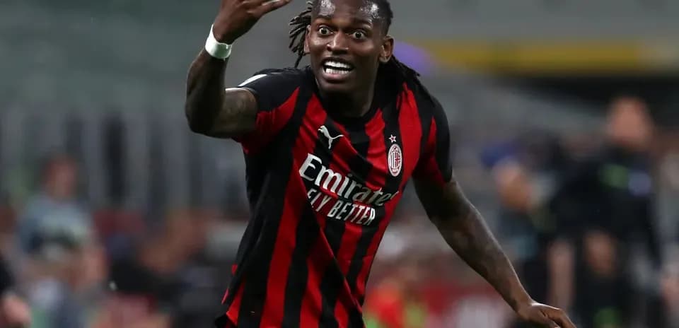 Игрок AC Milan выражает недовольство на поле