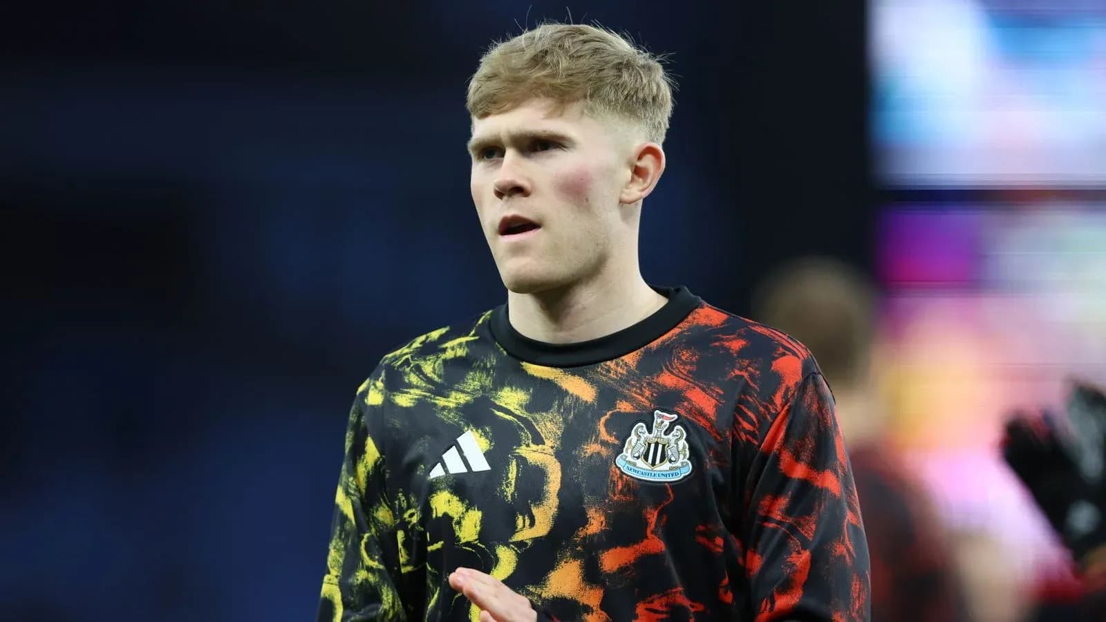 Игрок Newcastle United в тренировочной форме перед матчем