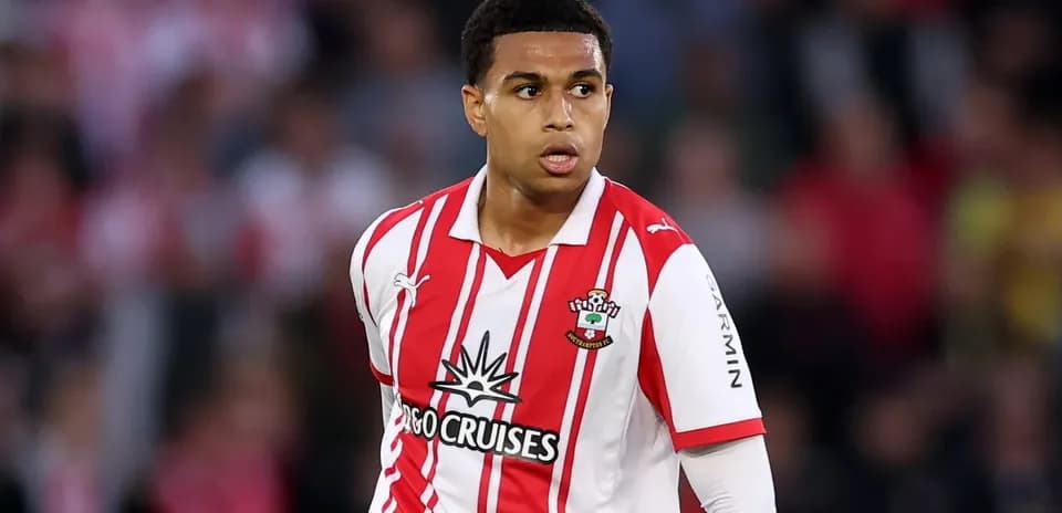 Игрок Southampton FC в действии на поле