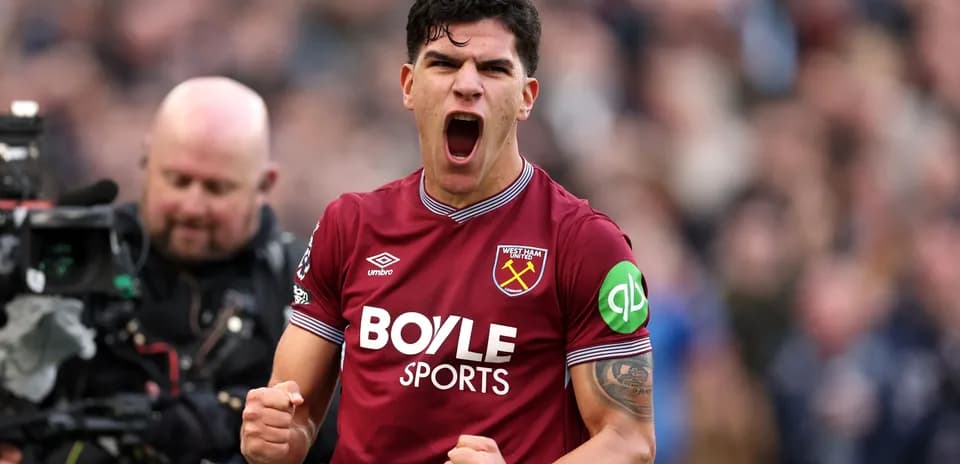 Игрок West Ham United радуется после гола
