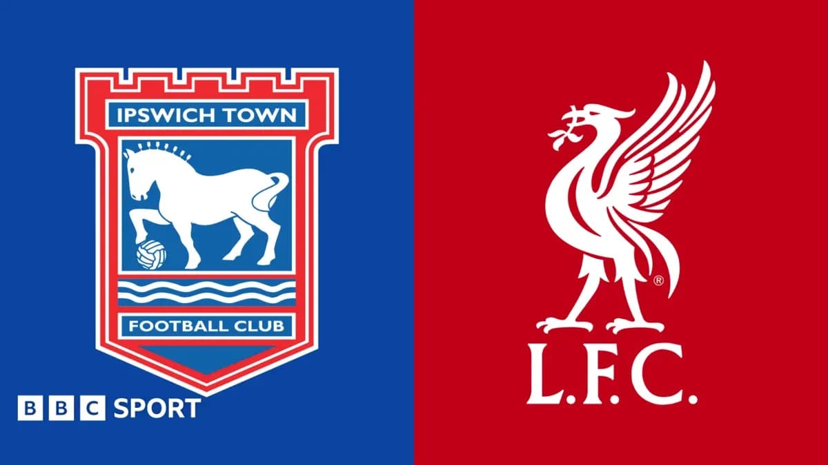 Логотипы Ipswich Town и Liverpool на фоне