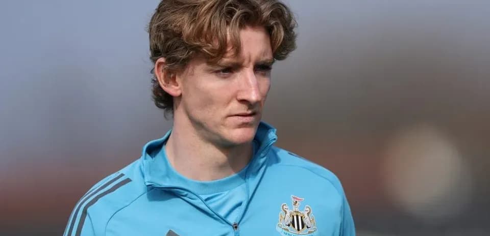 Игрок Newcastle United на тренировочной площадке