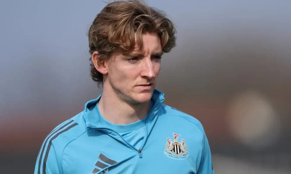 Игрок Newcastle United на тренировочной площадке