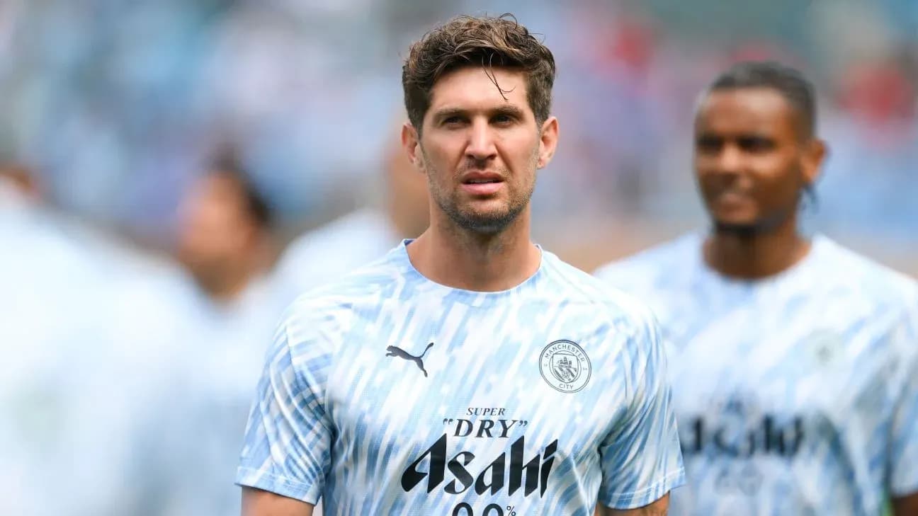 Игрок Manchester City на предматчевой разминке