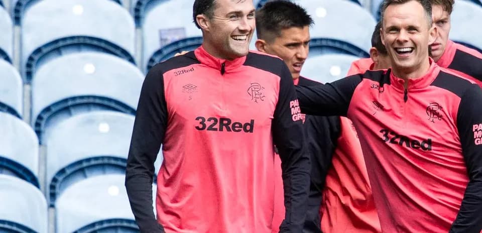 Игроки Rangers улыбаются на тренировке