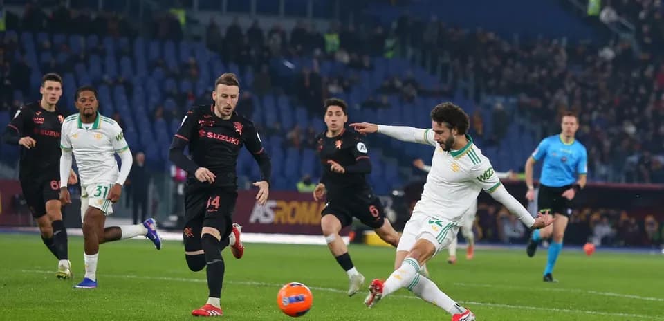 Игроки Torino и AS Roma во время матча