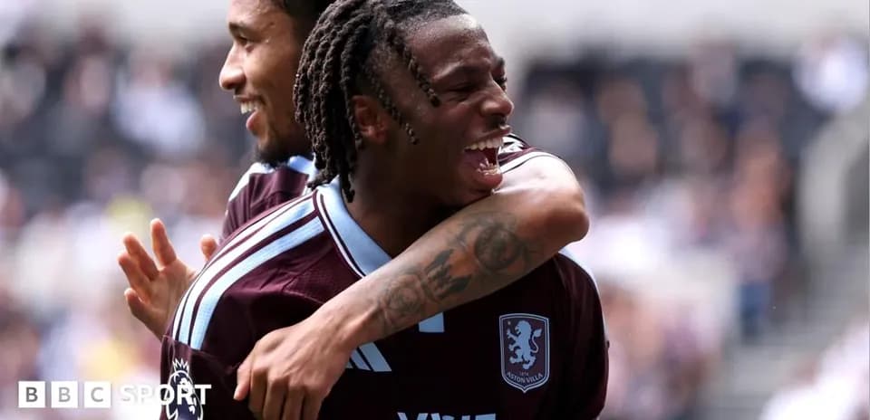Игроки Aston Villa празднуют забитый гол