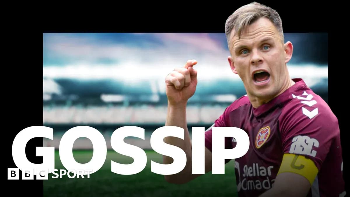 Игрок команды Hearts указывает на поле во время матча