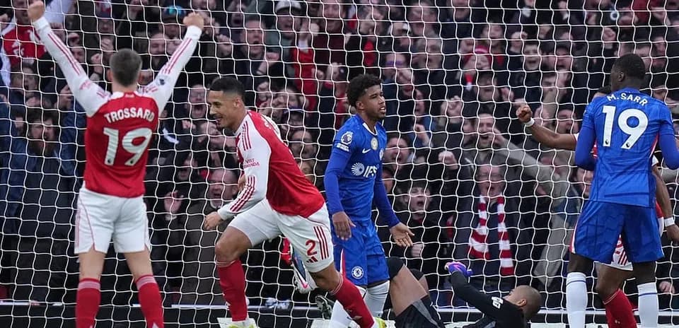Игроки Арсенала празднуют гол против Челси