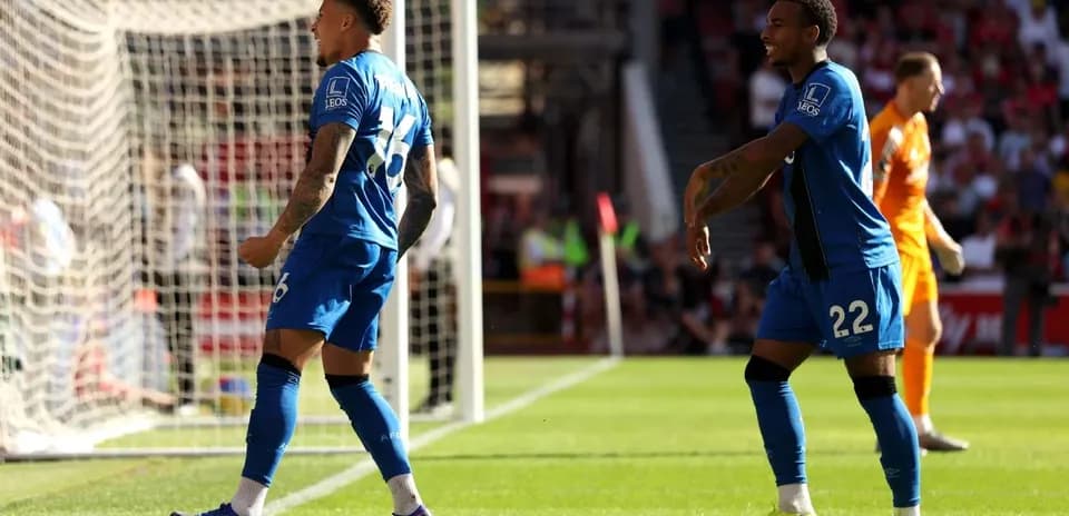 Игроки Bournemouth празднуют гол на стадионе