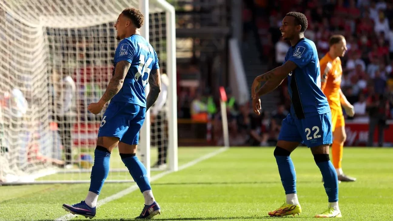 Игроки Bournemouth празднуют гол на стадионе