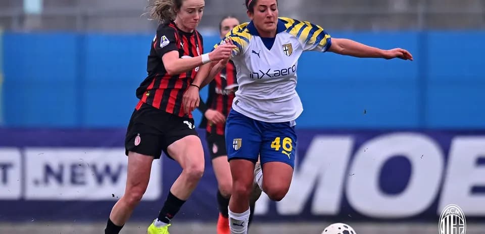 Игроки AC Milan W и Parma W на поле