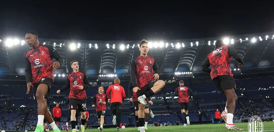 Игроки AC Milan на разминке перед матчем