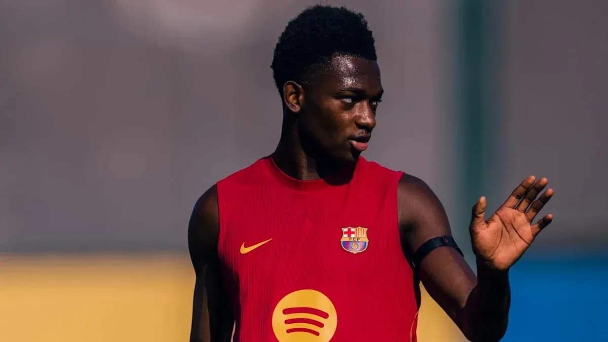 Игрок в тренировочной форме FC Barcelona на поле