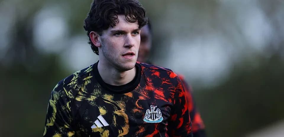 Вратарь Newcastle на тренировке в специальной форме