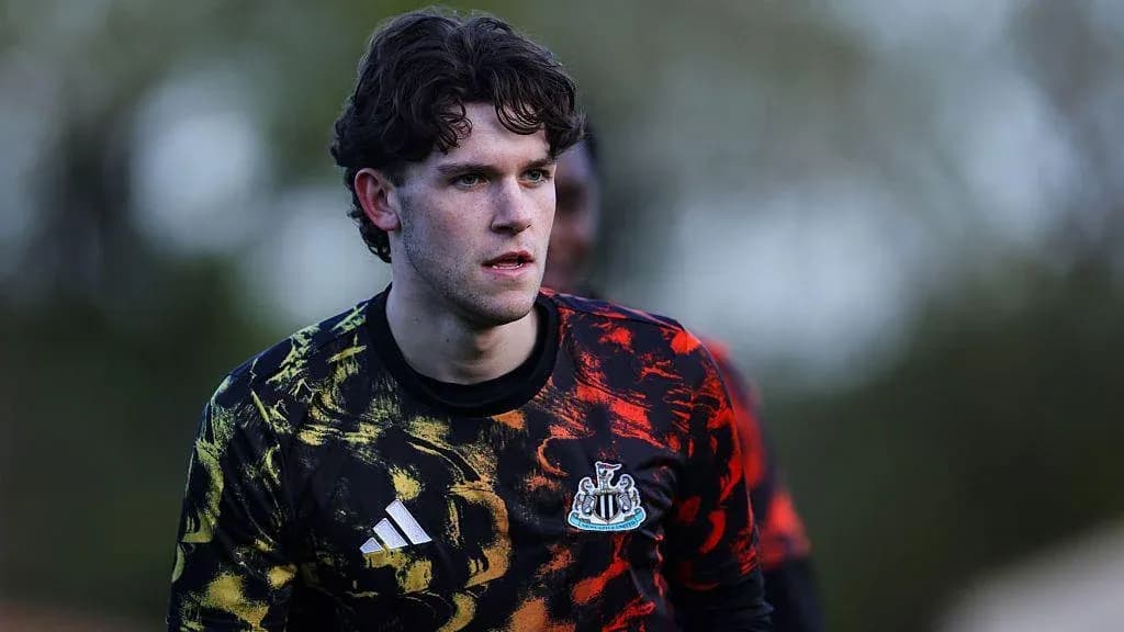 Вратарь Newcastle на тренировке в специальной форме