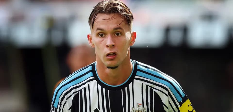 Игрок Newcastle United на поле во время матча