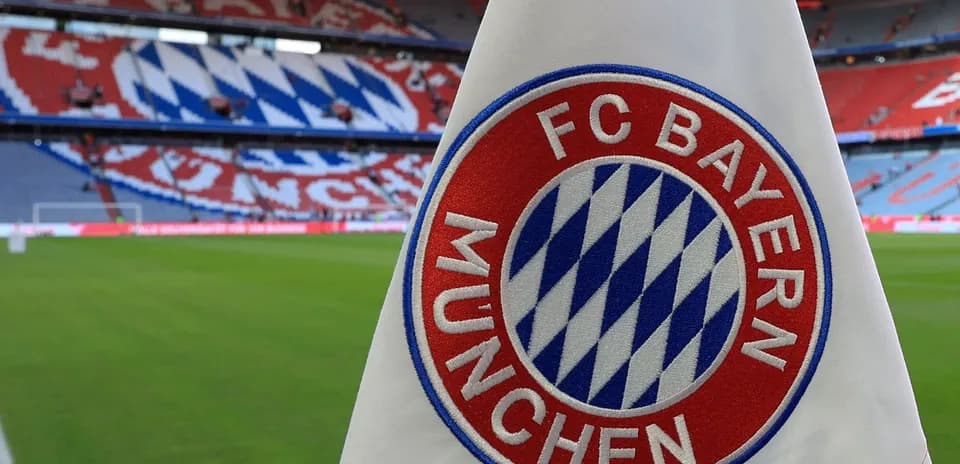 Значок FC Bayern München на стадионе