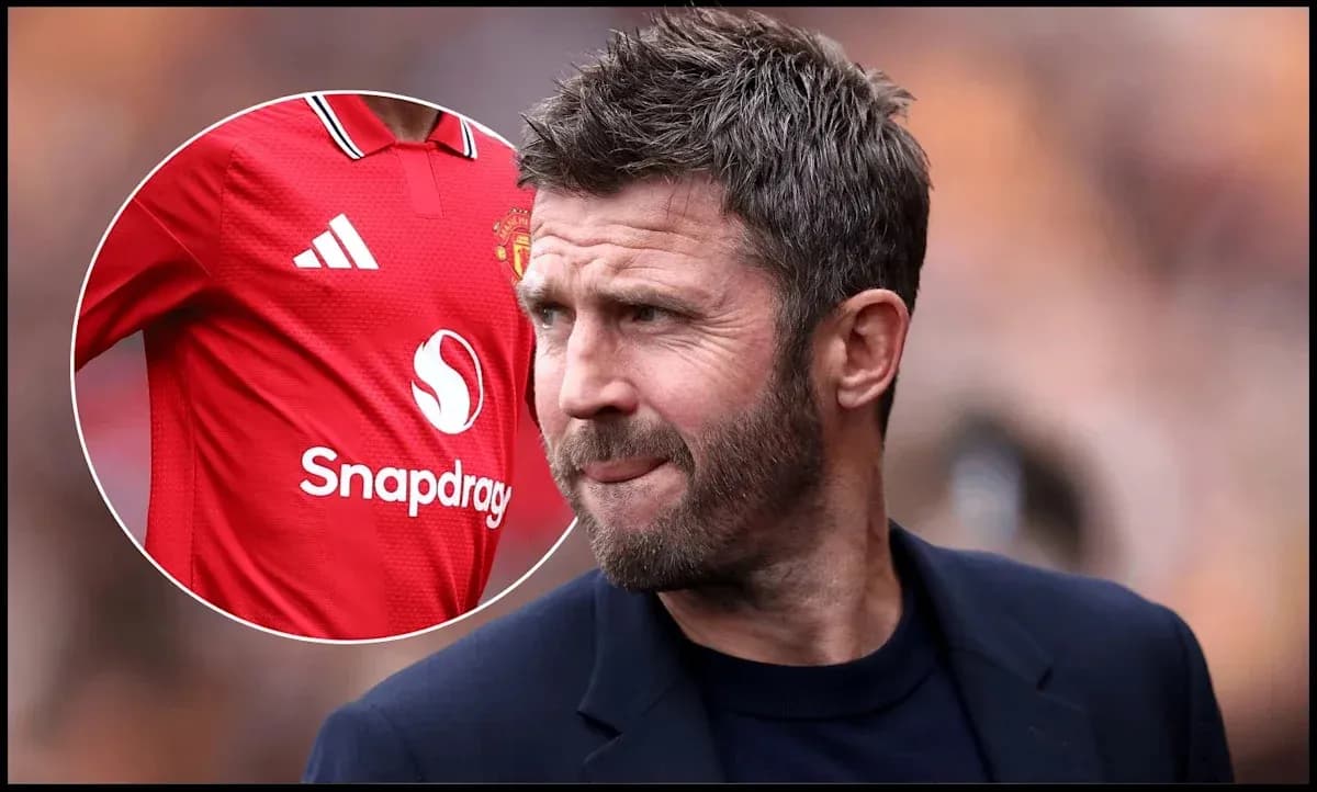Тренер Manchester United на поле перед матчем