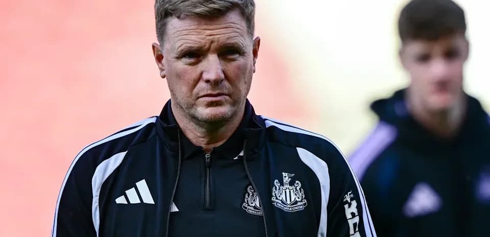 Тренер Newcastle United на поле перед матчем