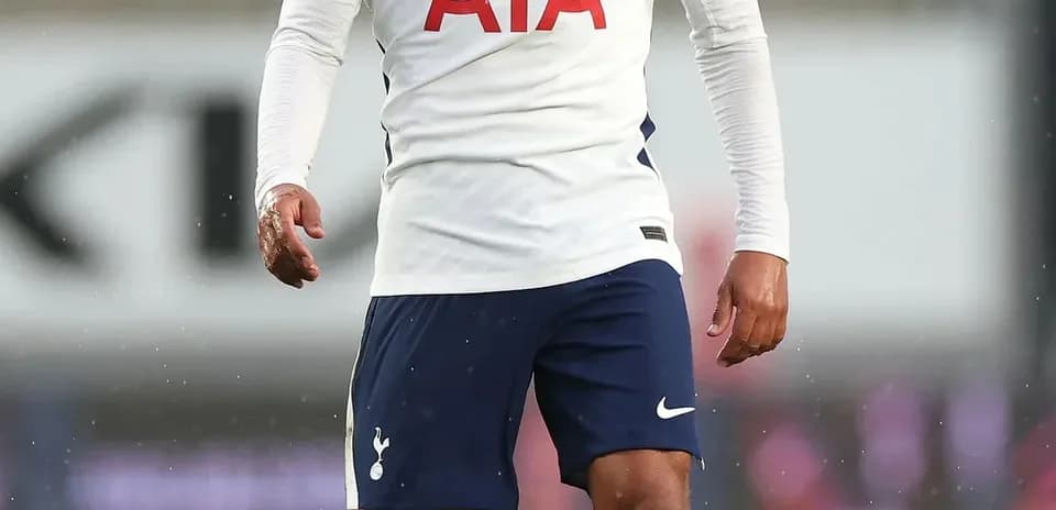 Игрок Тоттенхэма на поле во время матча