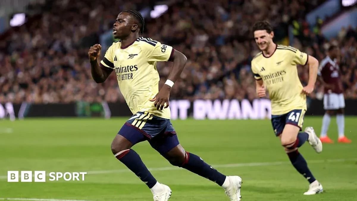 Игроки Arsenal празднуют гол во время матча