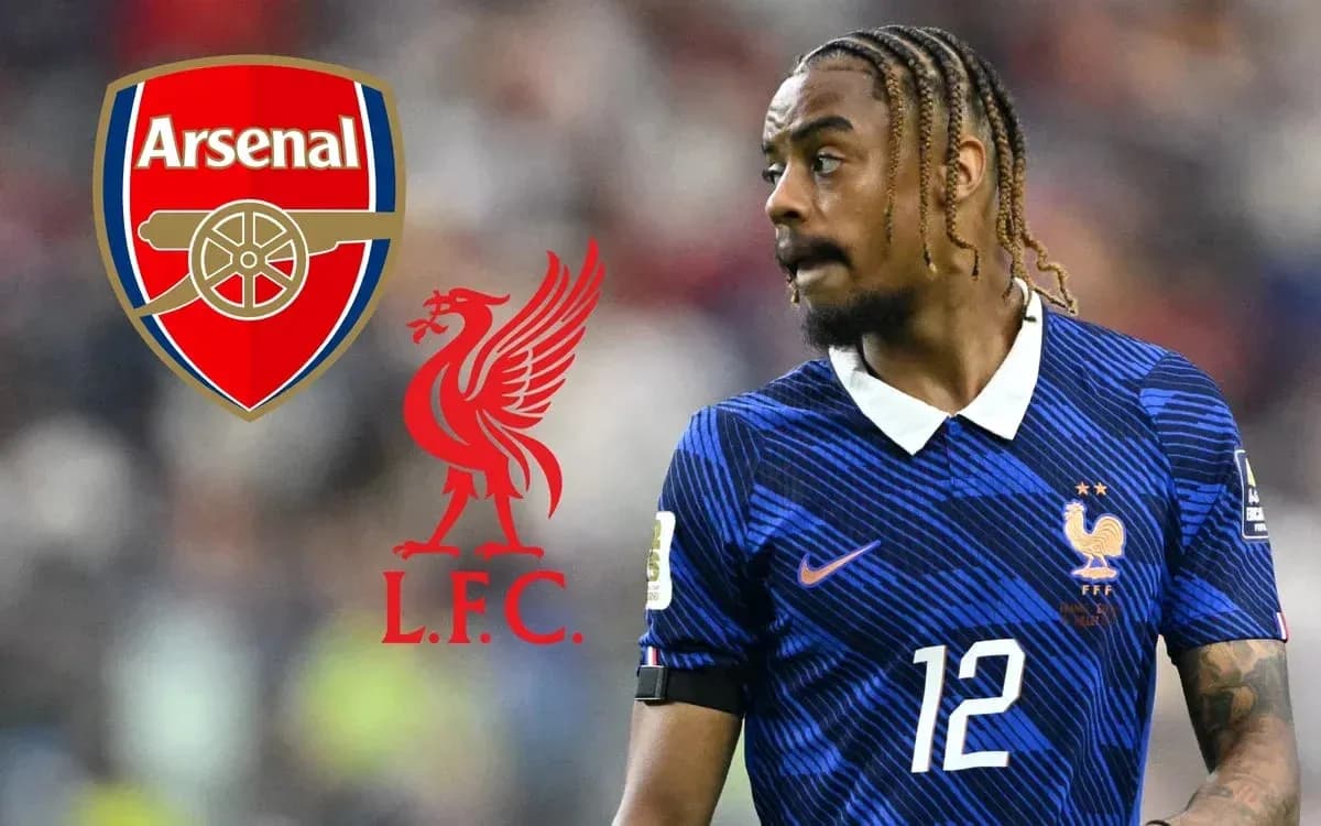 Игрок в форме Франции с логотипами Arsenal и Liverpool
