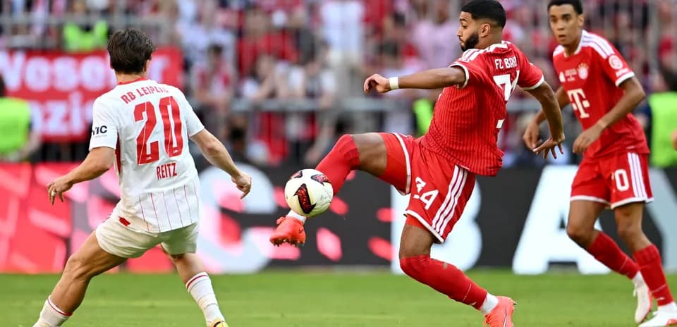 Игроки FC Bayern и RB Leipzig в момент игры
