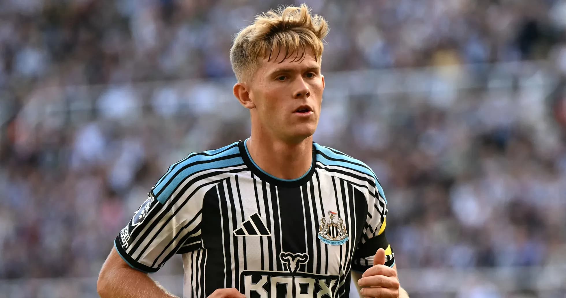 Игрок Newcastle United на поле во время матча