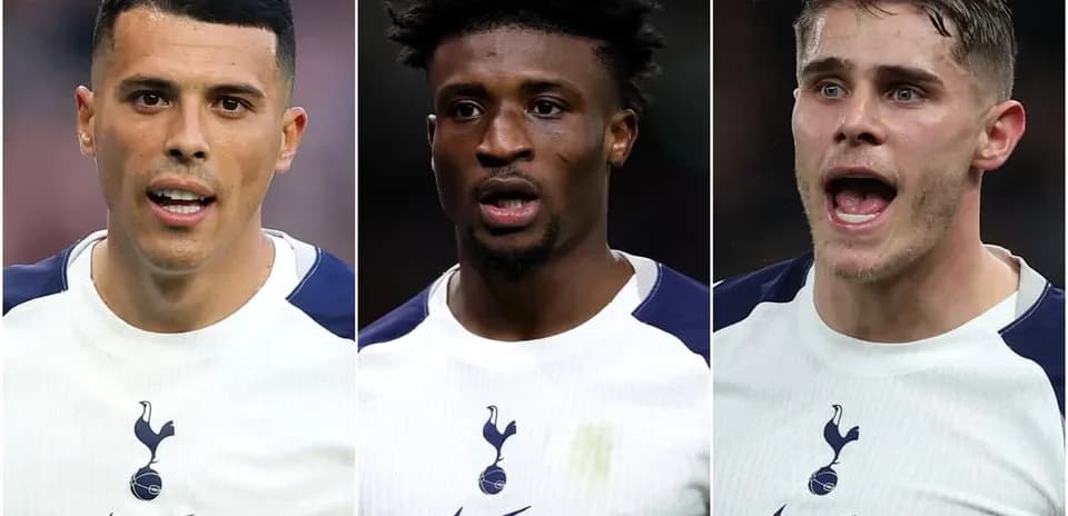 Трое игроков Tottenham Hotspur на поле
