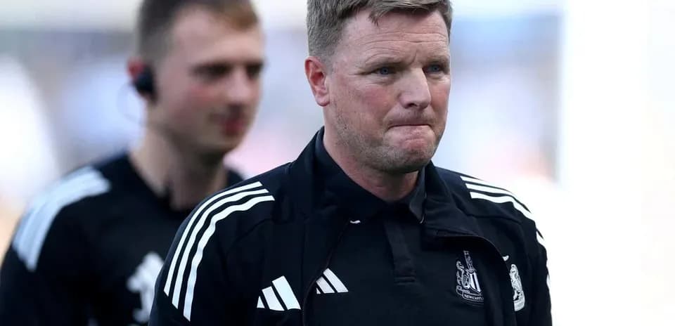 Тренер команды Newcastle United на поле