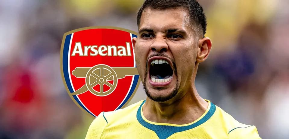 Игрок кричит на фоне логотипа Arsenal
