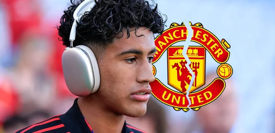 Игрок Manchester United с наушниками перед матчем