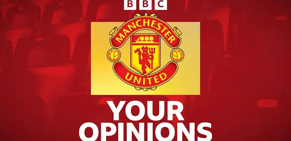Логотип Manchester United на красном фоне