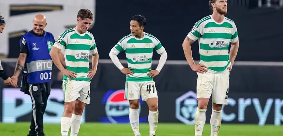 Игроки Celtic FC после поражения на поле