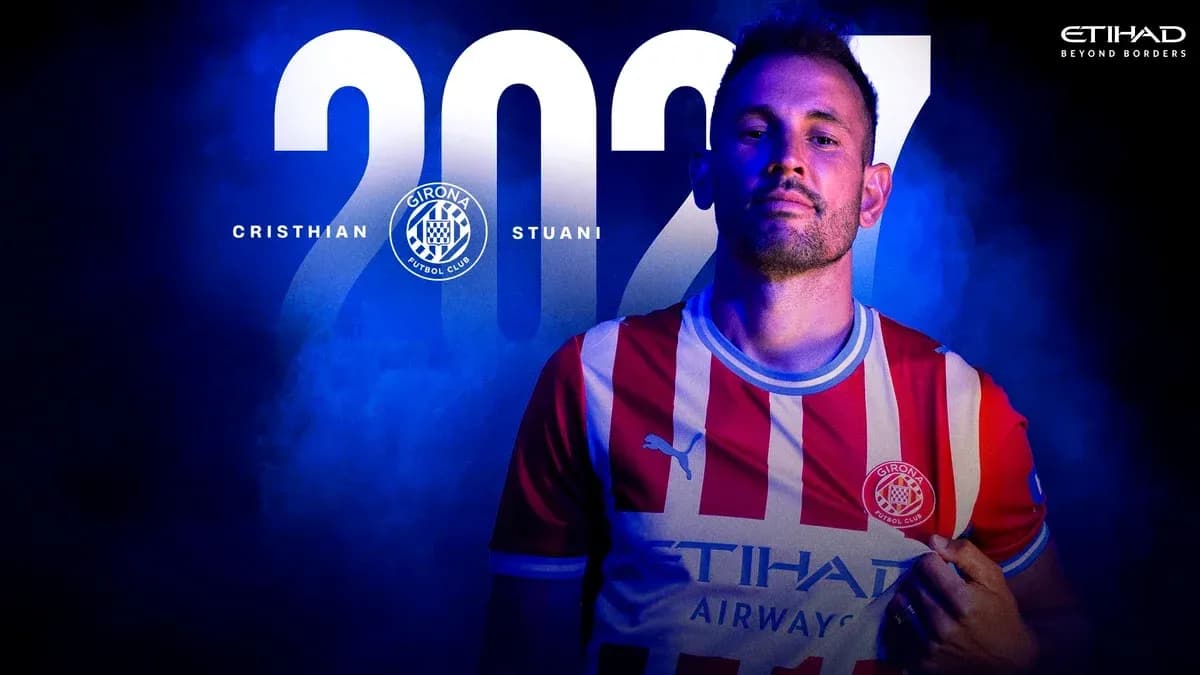 Криштиану Стуани в форме Жироны на фоне 2027