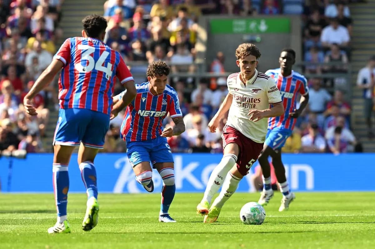 Игроки Crystal Palace и Arsenal в матче