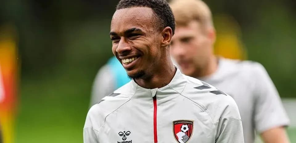 Игрок AFC Bournemouth на тренировочной сессии