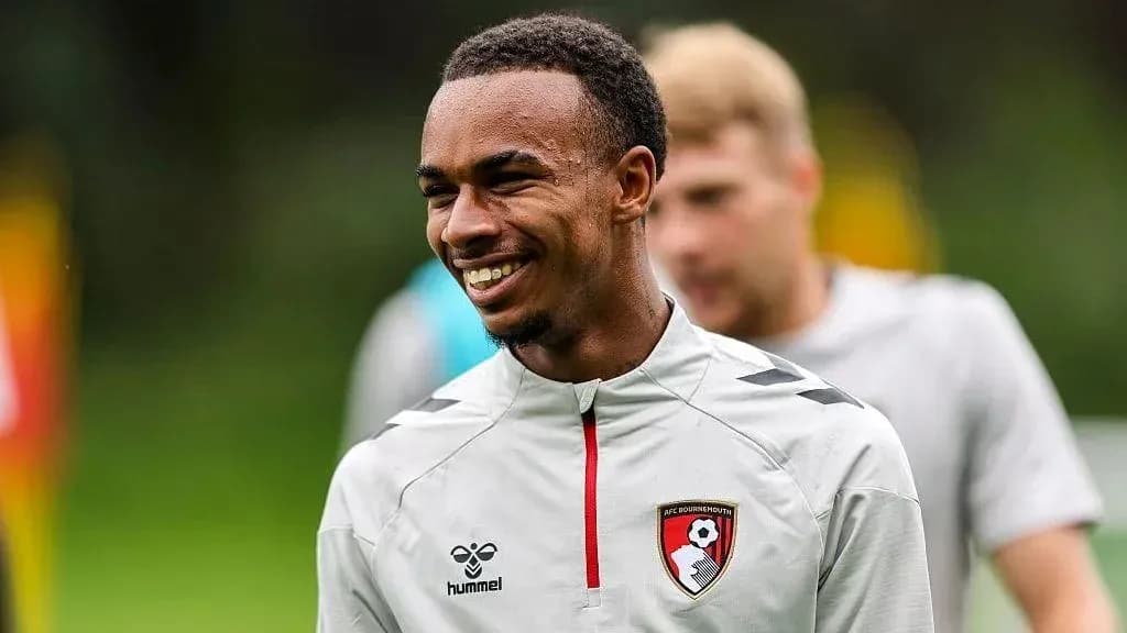 Игрок AFC Bournemouth на тренировочной сессии