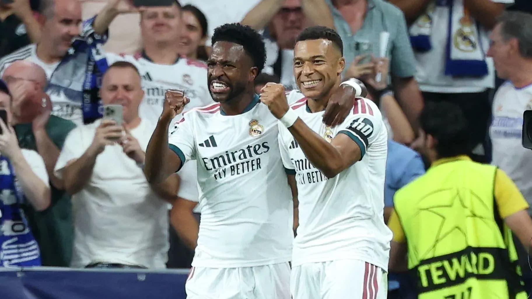 Игроки Реала празднуют гол в матче Игроки Реала празднуют гол в матче