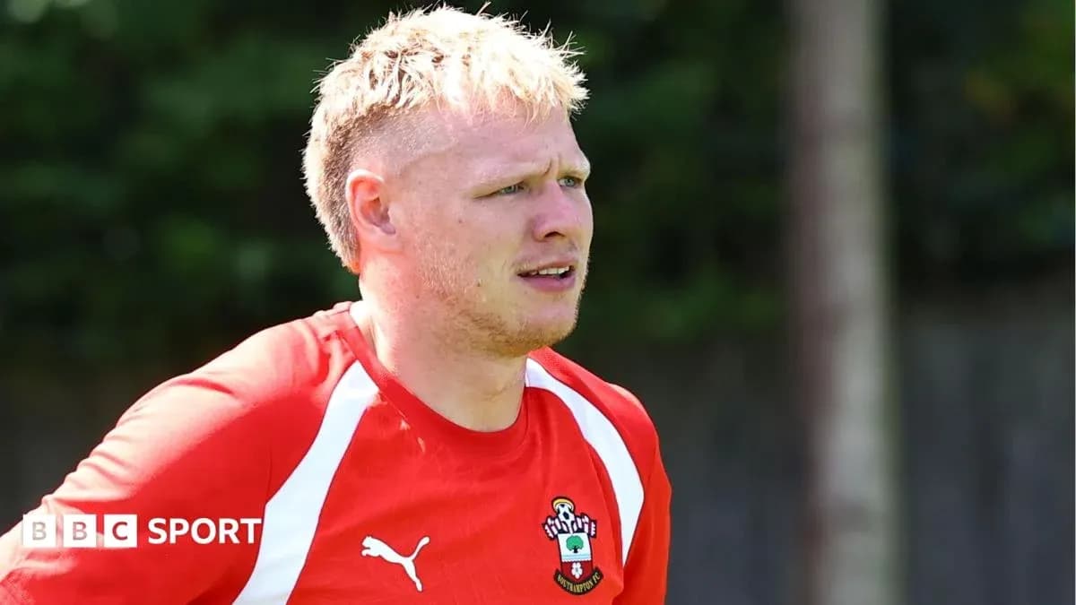 Игрок в тренировочной форме Southampton FC на тренировке Игрок в тренировочной форме Southampton FC на тренировке